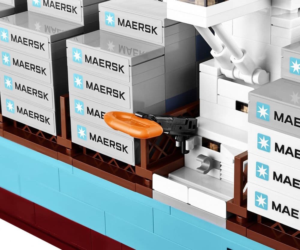 Featured Image - Recensione del Nuovo Set LEGO: Nave Portacontainer Maersk 2026 - Un Capolavoro da Collezione