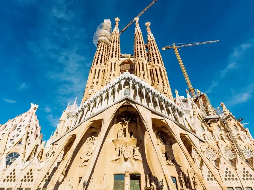 Sagrada Familia in Barcelona 'will be completed in 2026 ...